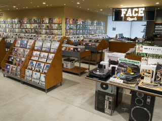 【福岡ワンビル】レコード店一般職スタッフ募集!/レコード、音楽が大好きなメンバーが多数在籍しています!